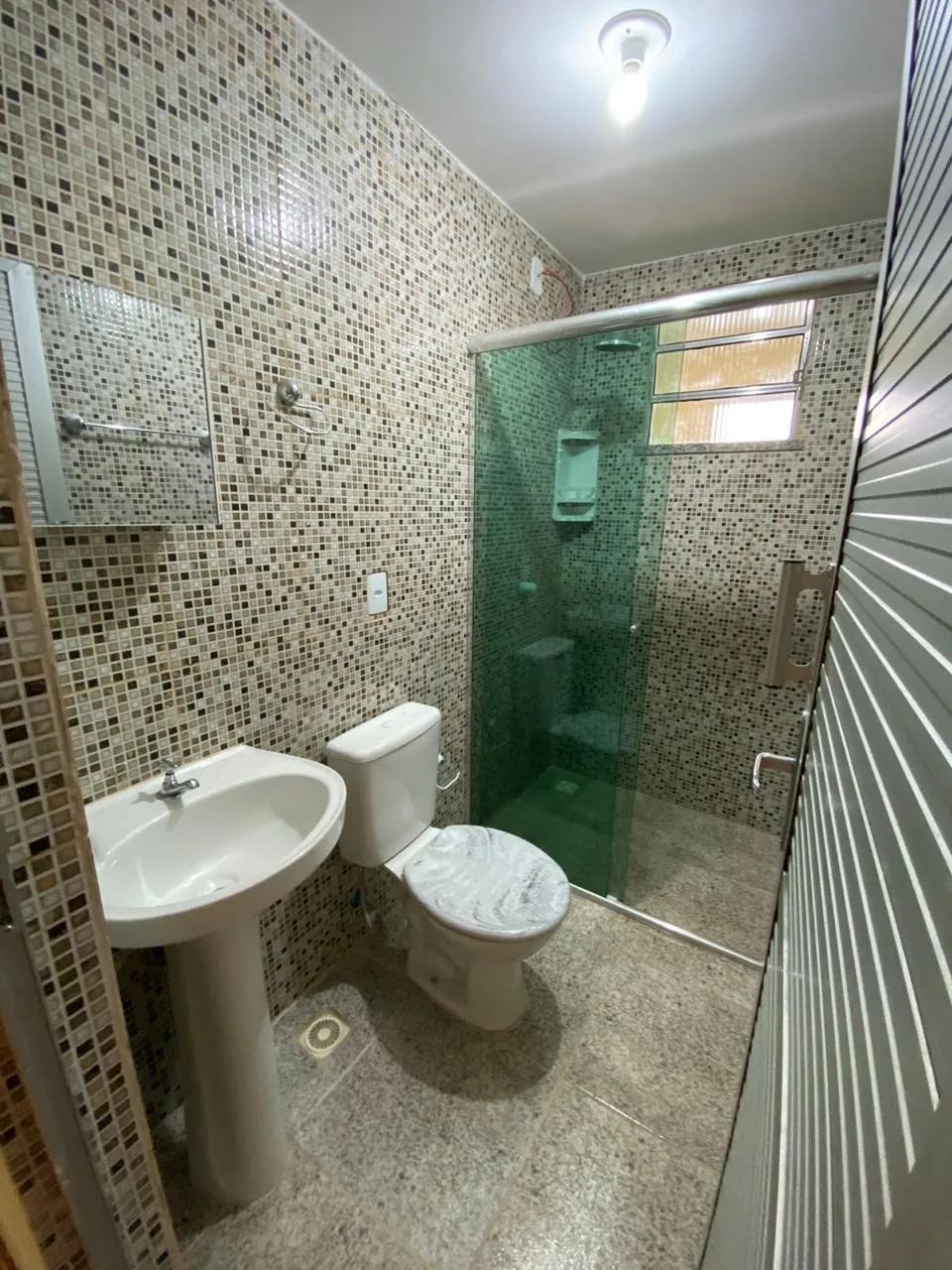 Alugo excelente casa de aproximadamente 110m², no Bairro São Lázaro - Foto 3