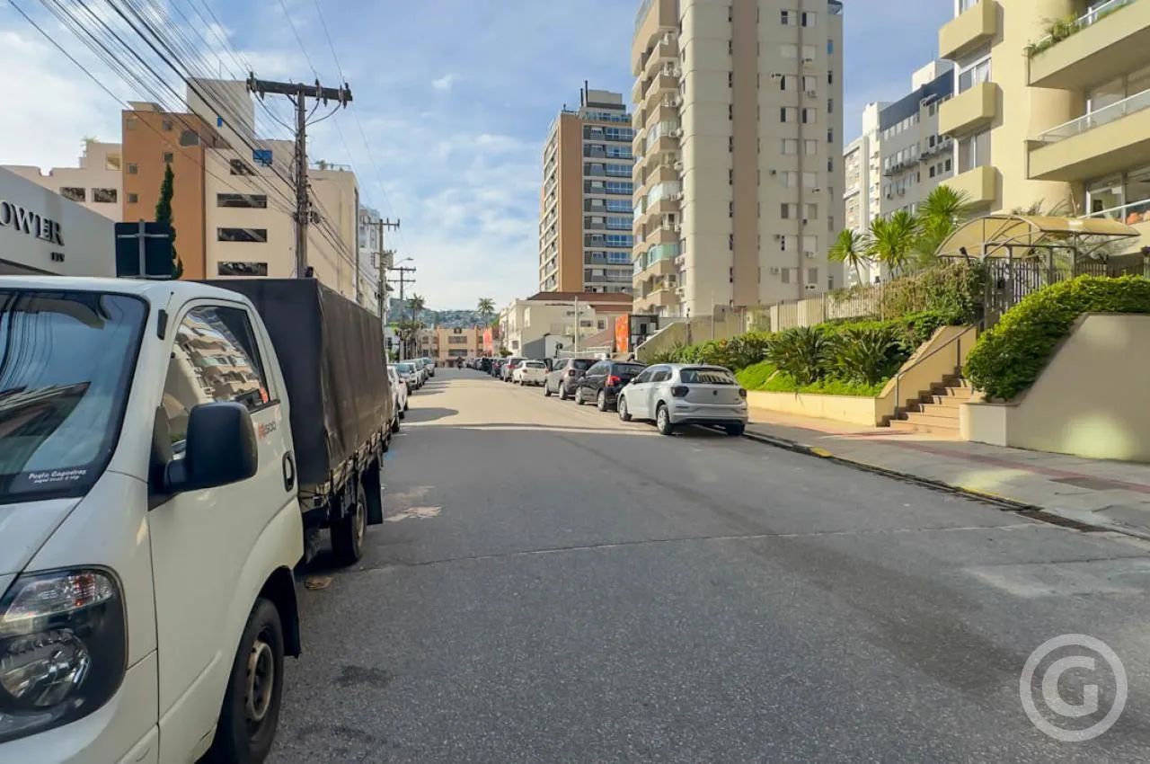 Apartamento semimobiliado e espaçoso no Centro de Florianópolis - Foto 5
