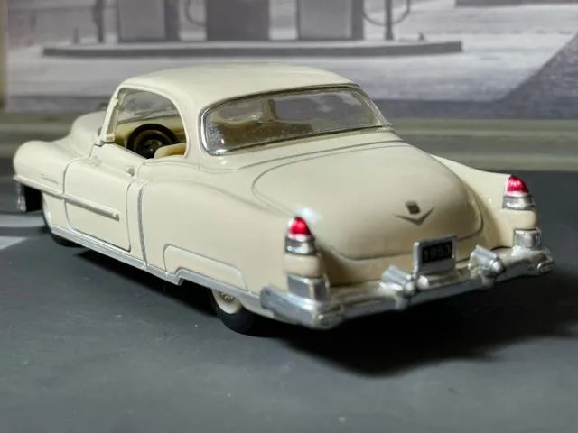 Miniatura Cadillac 1953 1/43 - Hobbies e coleções - Santa Rita I