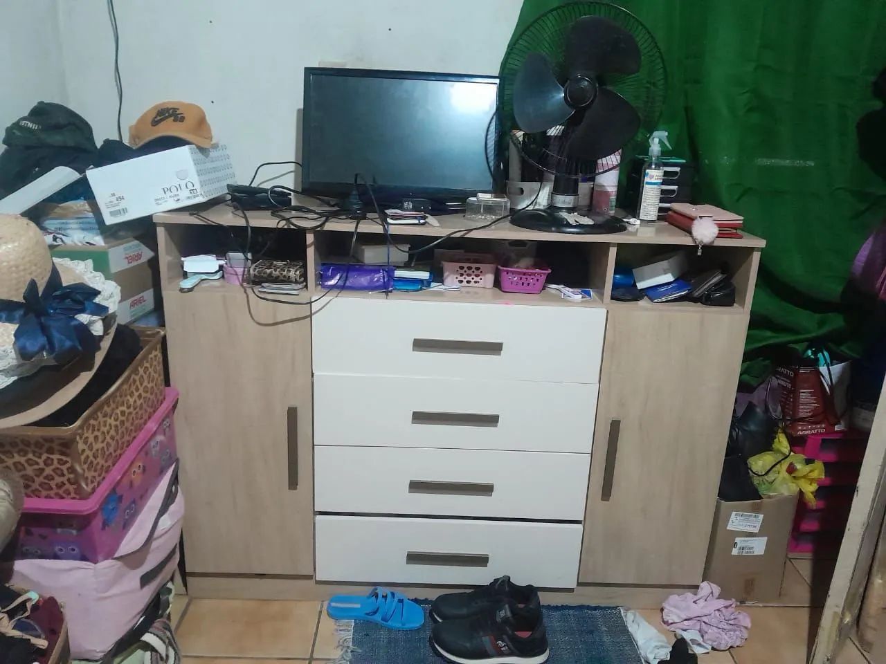 Vendo esse armário novo algumas semanas de uso 