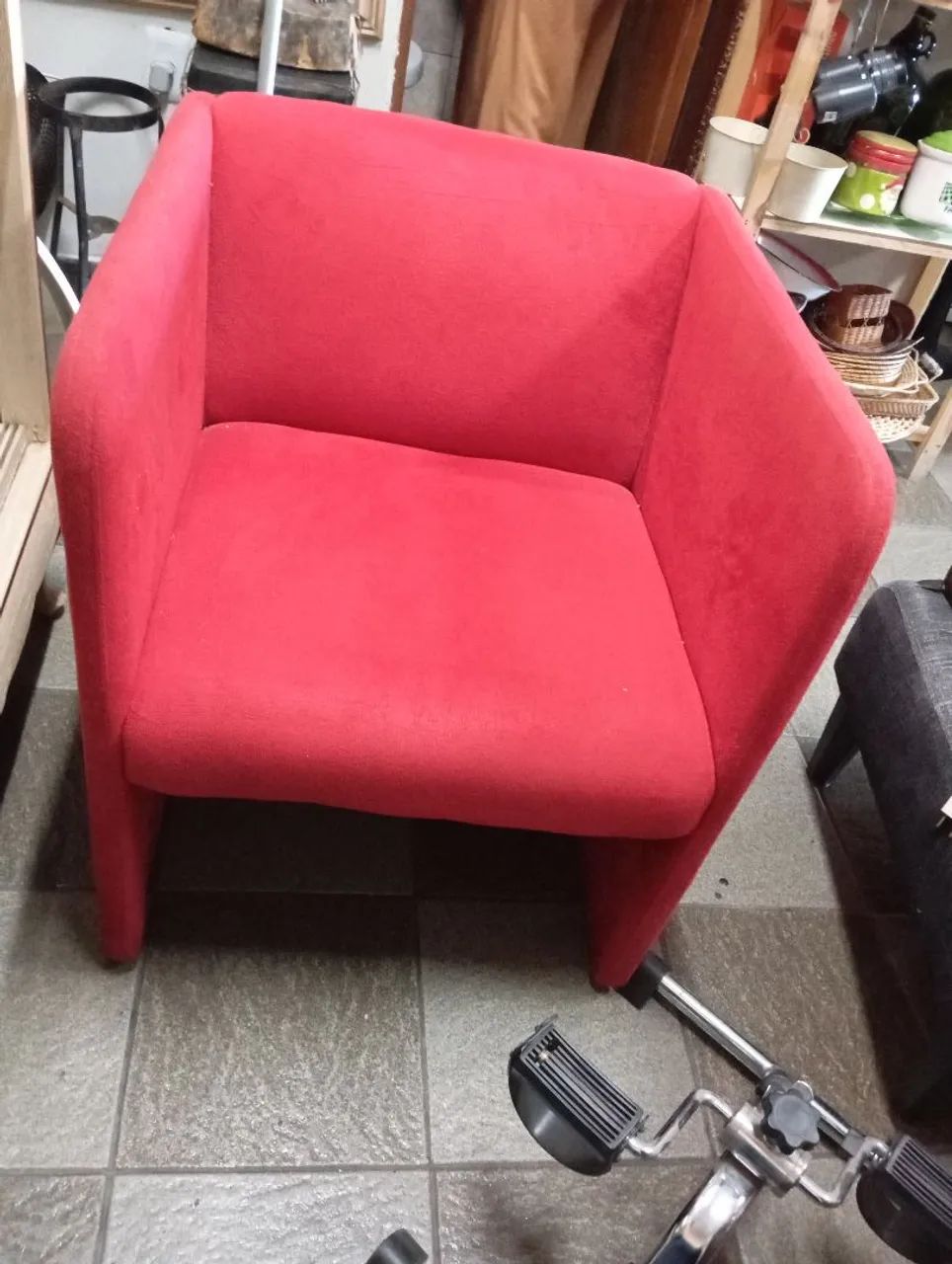 Poltrona reta vermelha 01 lugar moderna e confortável. - Foto 4