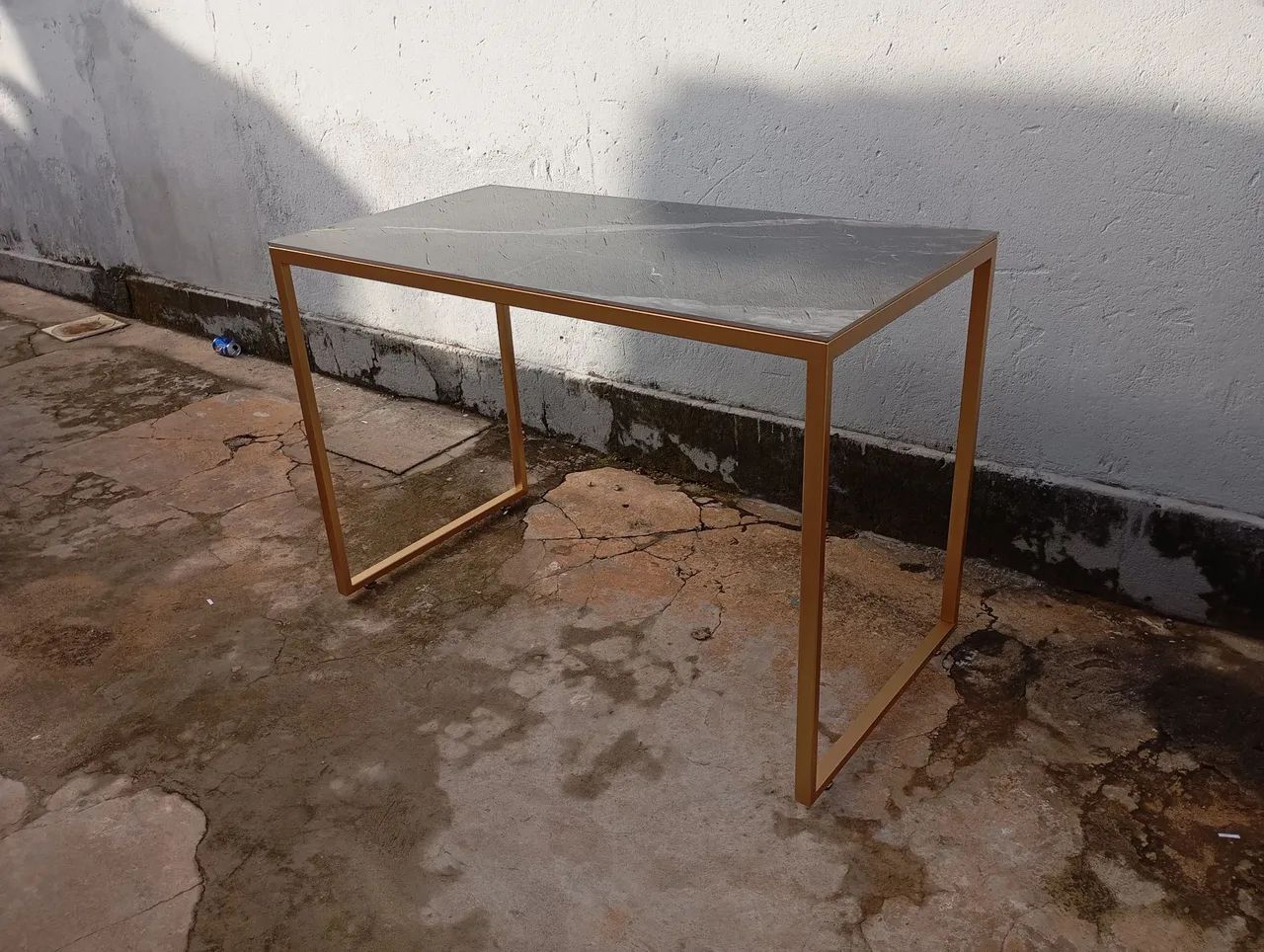 Mesa industrial com tampo de porcelanato  - Foto 5