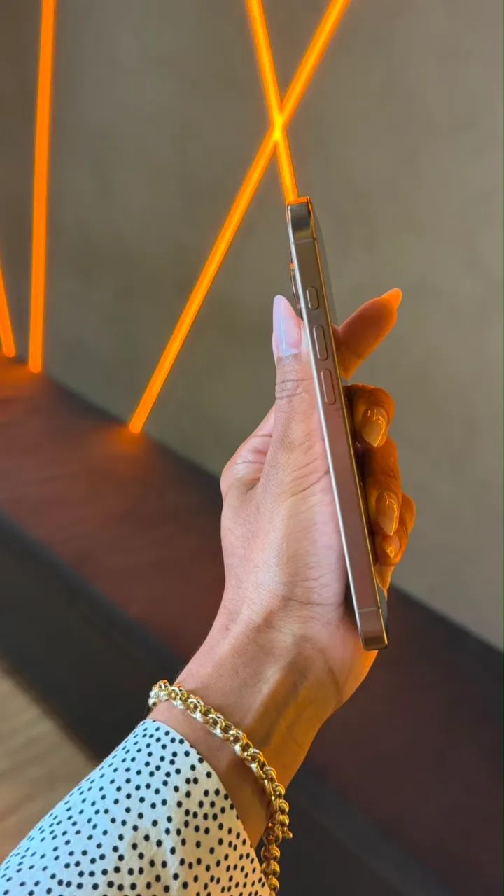 15 PRO MAX COM DETALHE NA TELA - FUNCIONA PERFEITAMENTE  - Foto 4