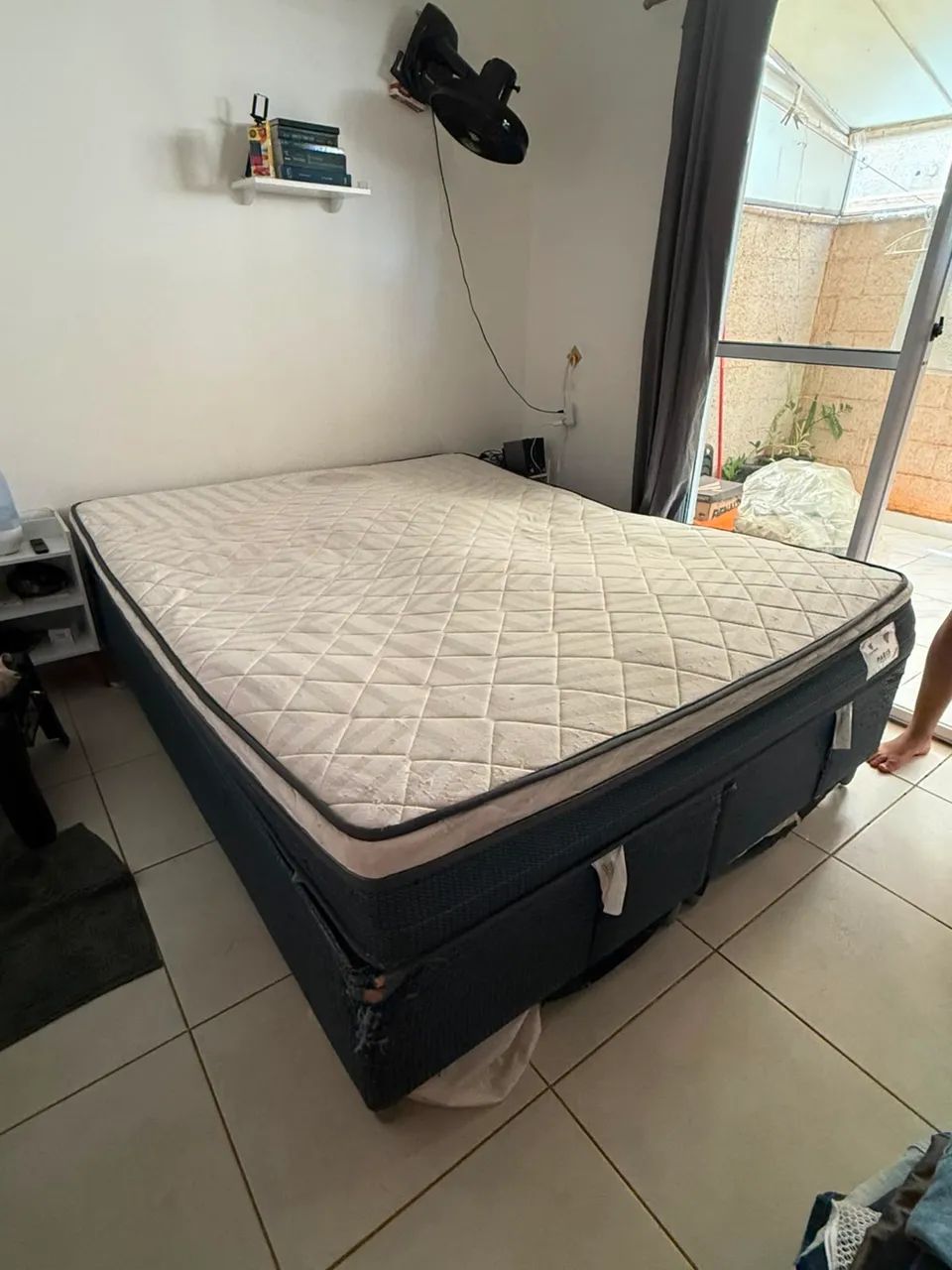 Cama King Size em Ótimo Estado? Maravilhoso Preço!
