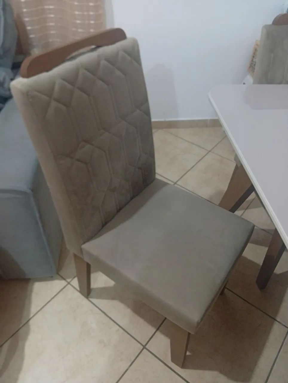 Mesa de jantar com 05 cadeiras .  - Foto 3