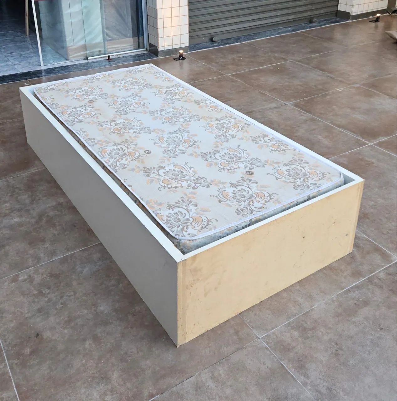 Cama de solteiro com colchão solteiro usado 
