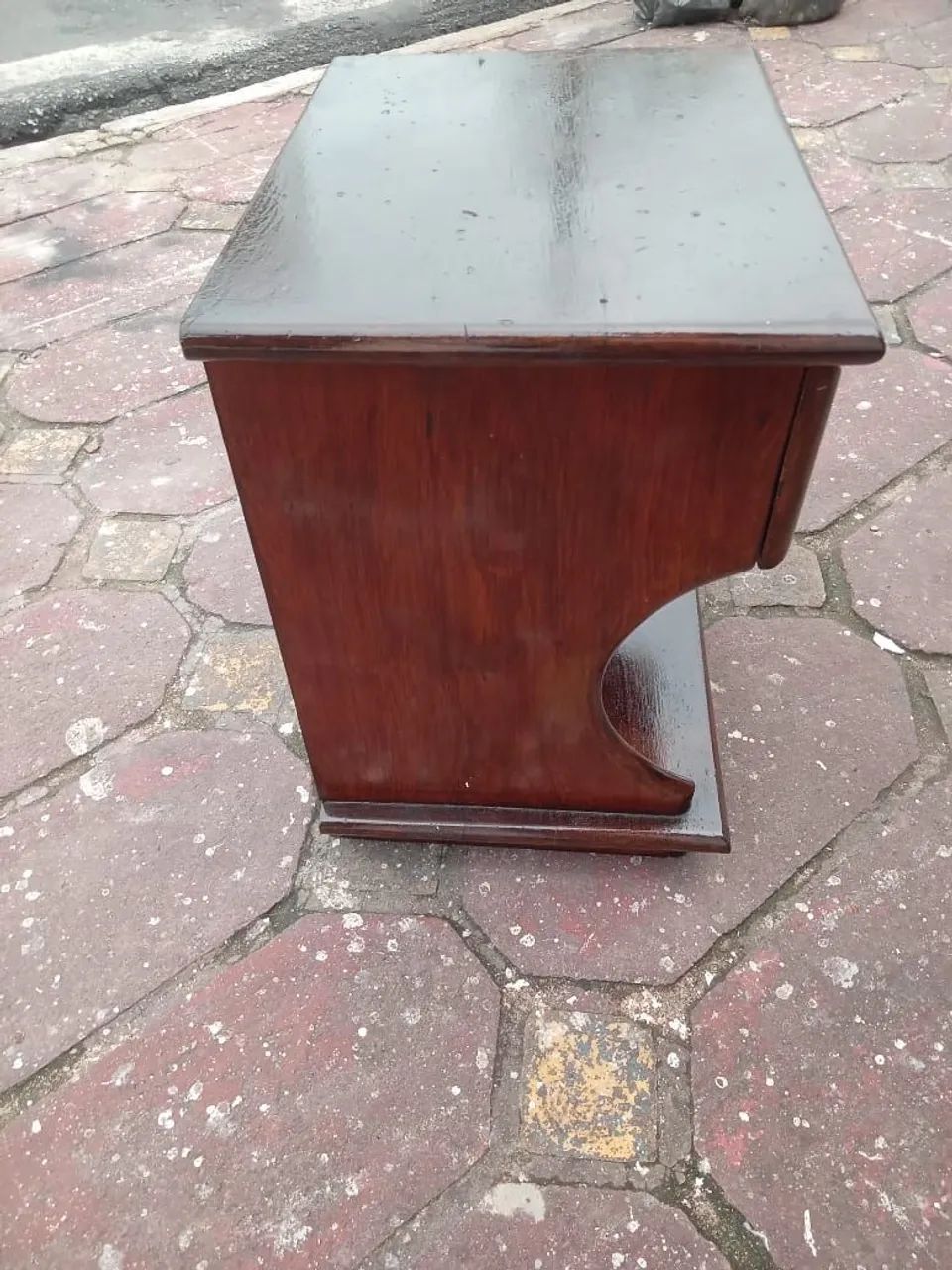 VENDO UM CRIADO MUDO MADEIRA BOA - Foto 2