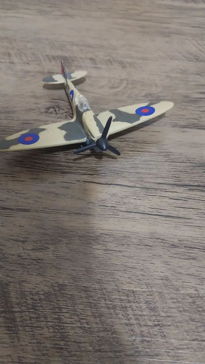 Miniatura de avião 