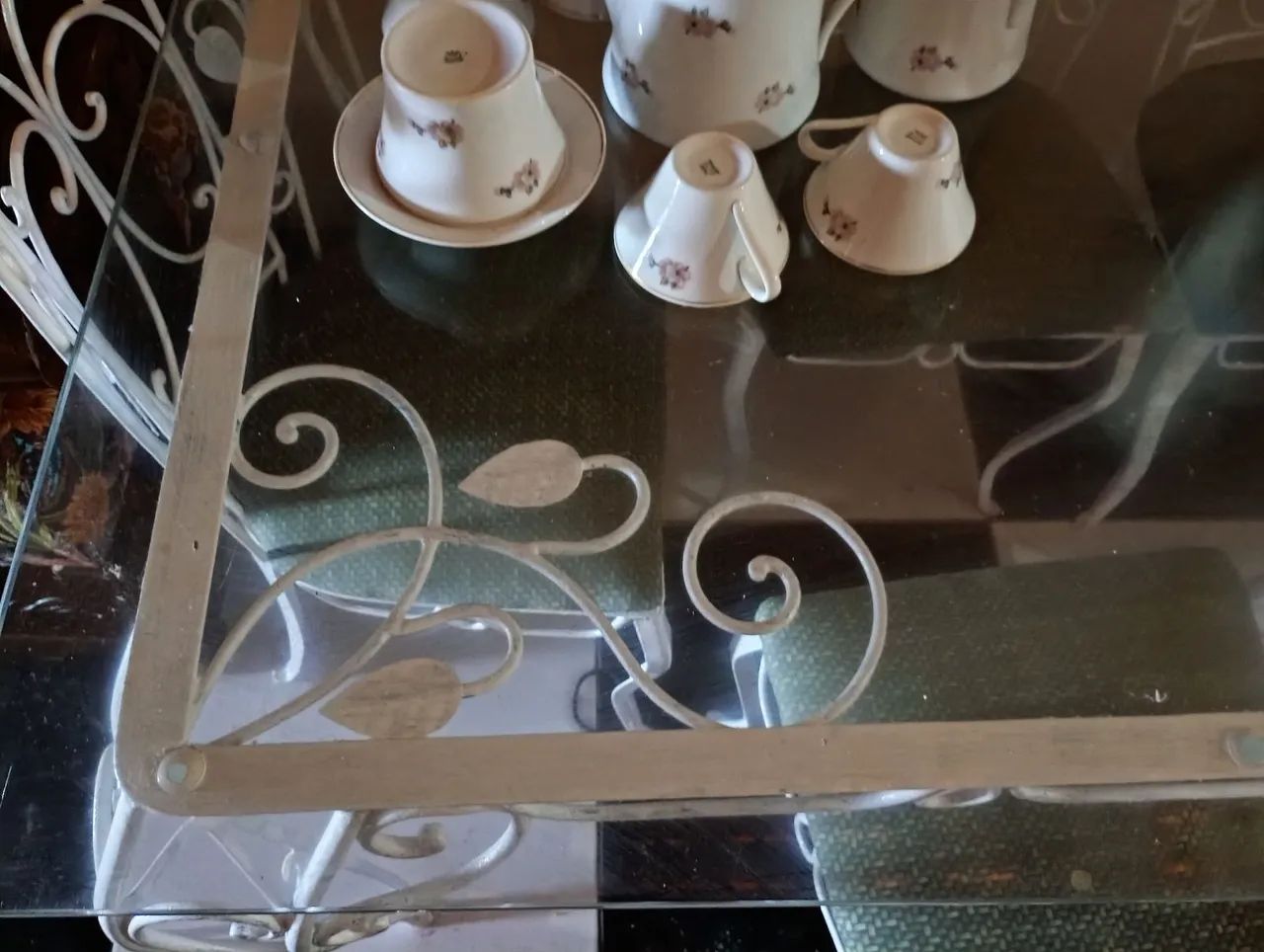 Mesa de ferro antiga com 6 cadeiras. Sem avarias. - Foto 4