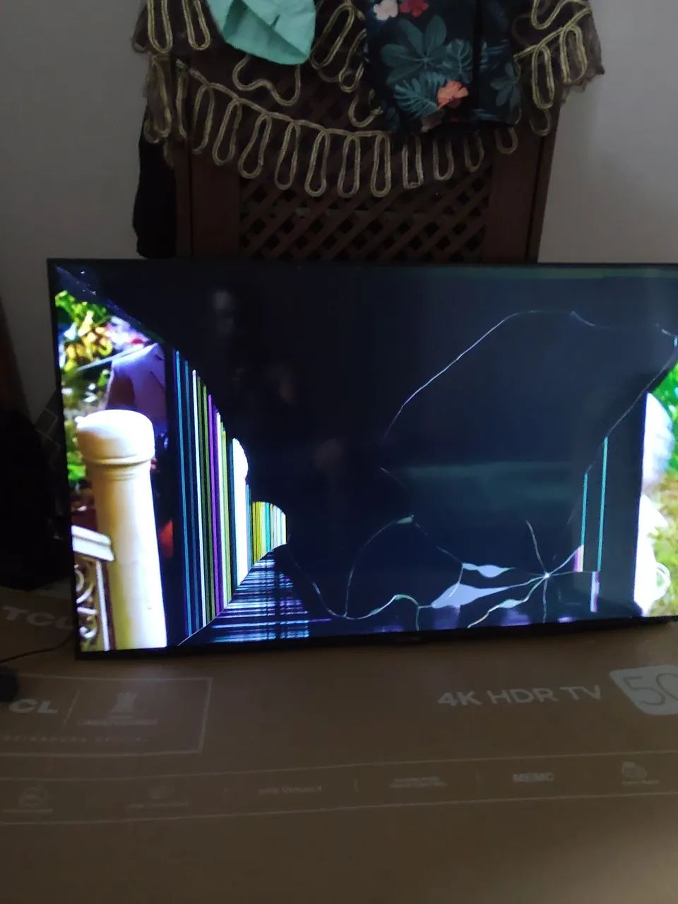 vendo uma tv Samsung de 50 polegadas com a tela trincada más funcionando  - Foto 2