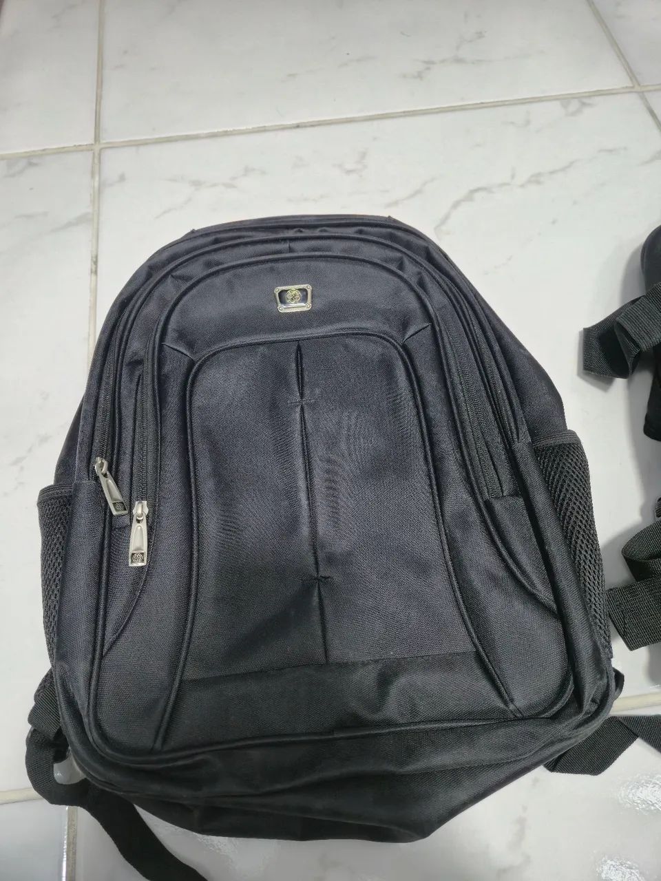 Mochilas pretas, 70 reais cada. - Foto 3