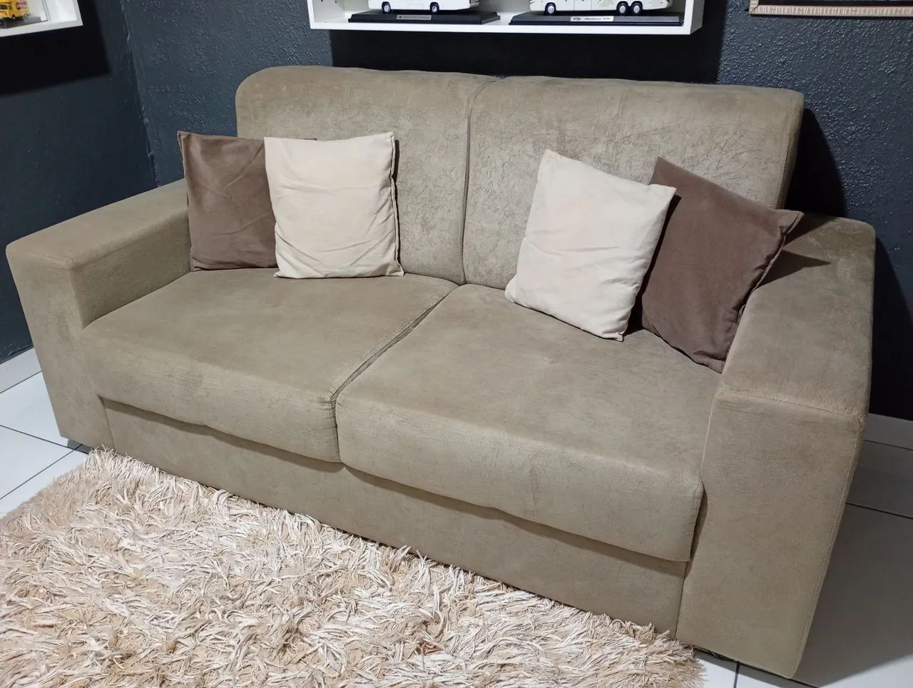 Vendo lindo sofá 2 lugares novo - Foto 2