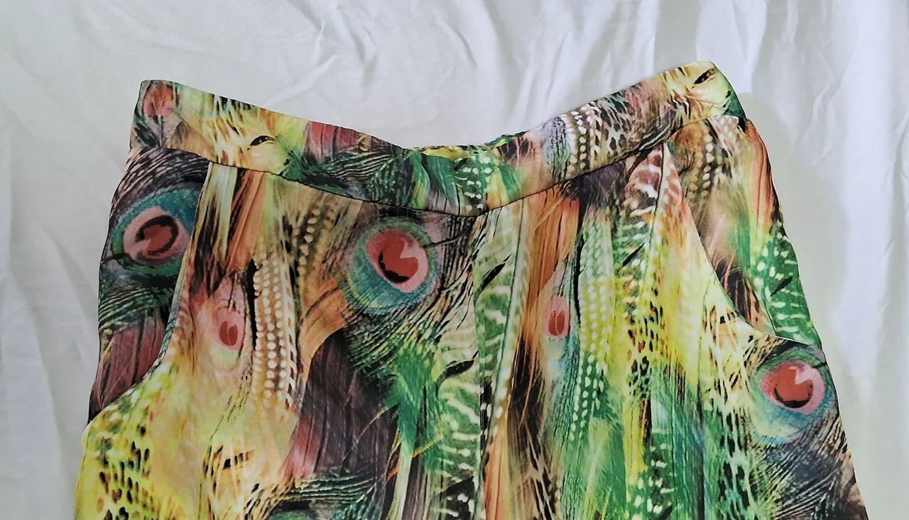 Calça pantalona de setin com forro e bolso lateral - Foto 4