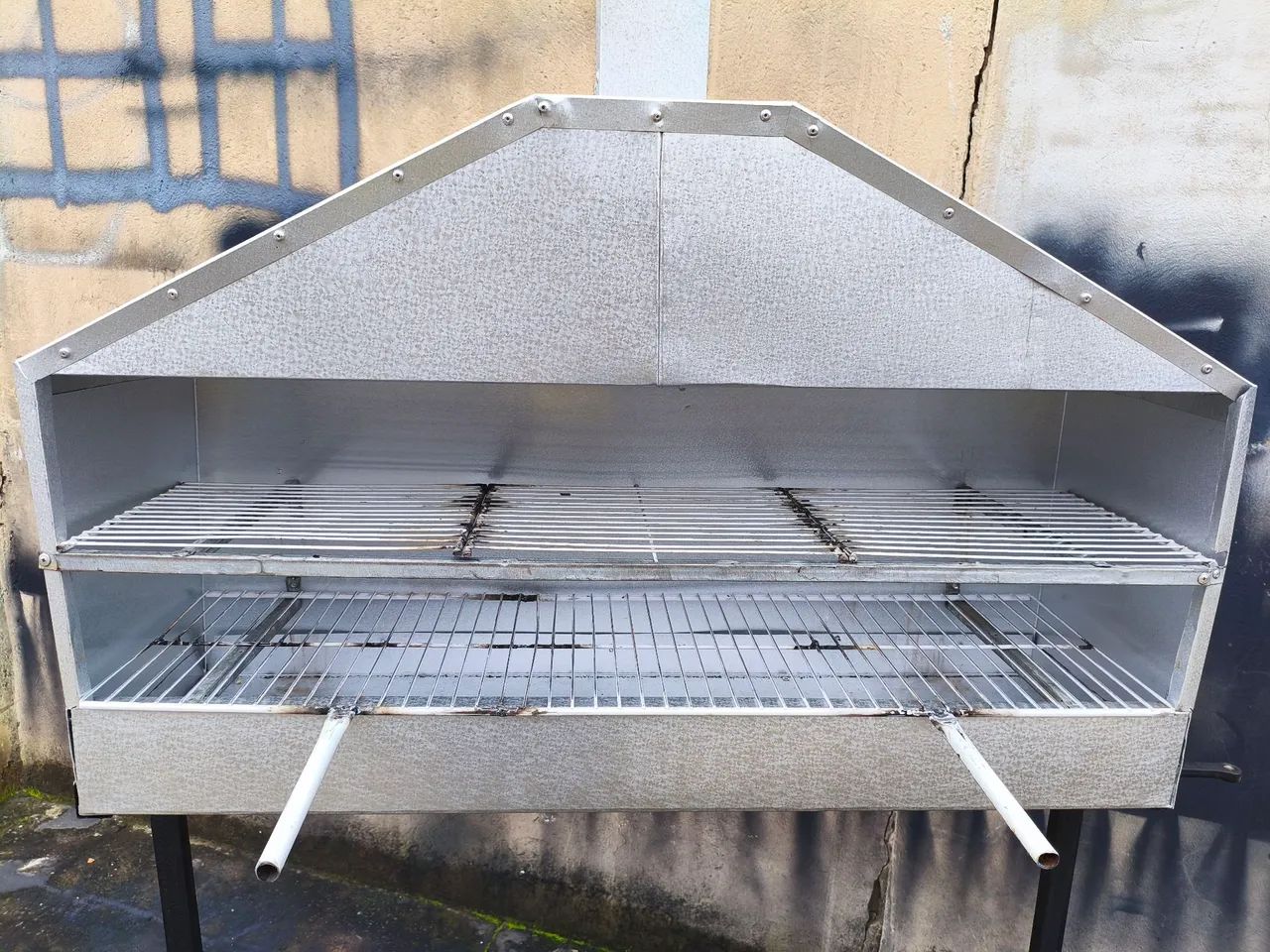 Churrasqueira para espetinhos galvanizada 100x30cm  - Foto 4