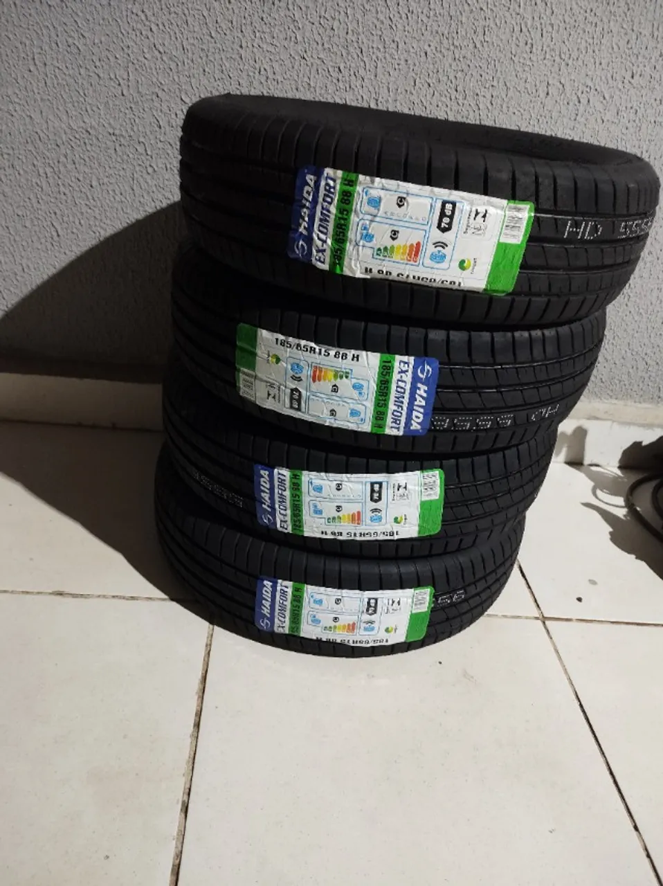 Pneu 275/35/22 marca Pirelli - Peças para carros, vans e