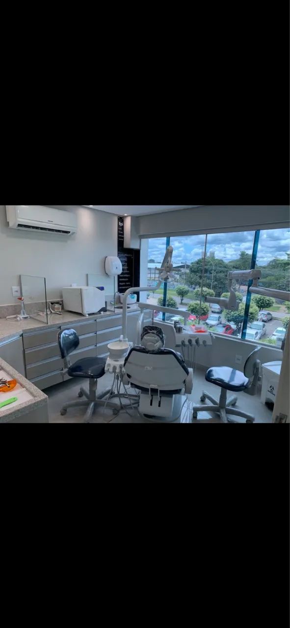 Consultório odontológico (cadeira e outros)