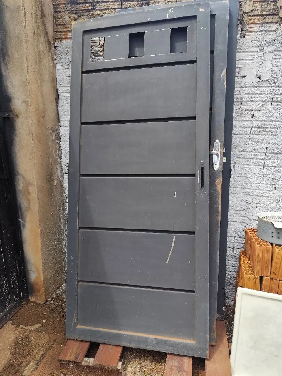 Porta de ferro resistente 