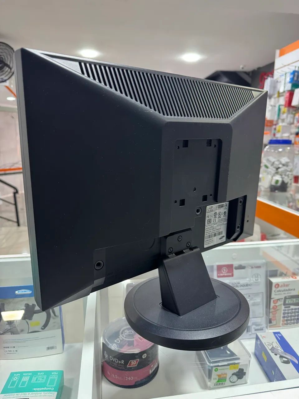 Monitor Samsung 19 pol 940 BW usado - Foto 3
