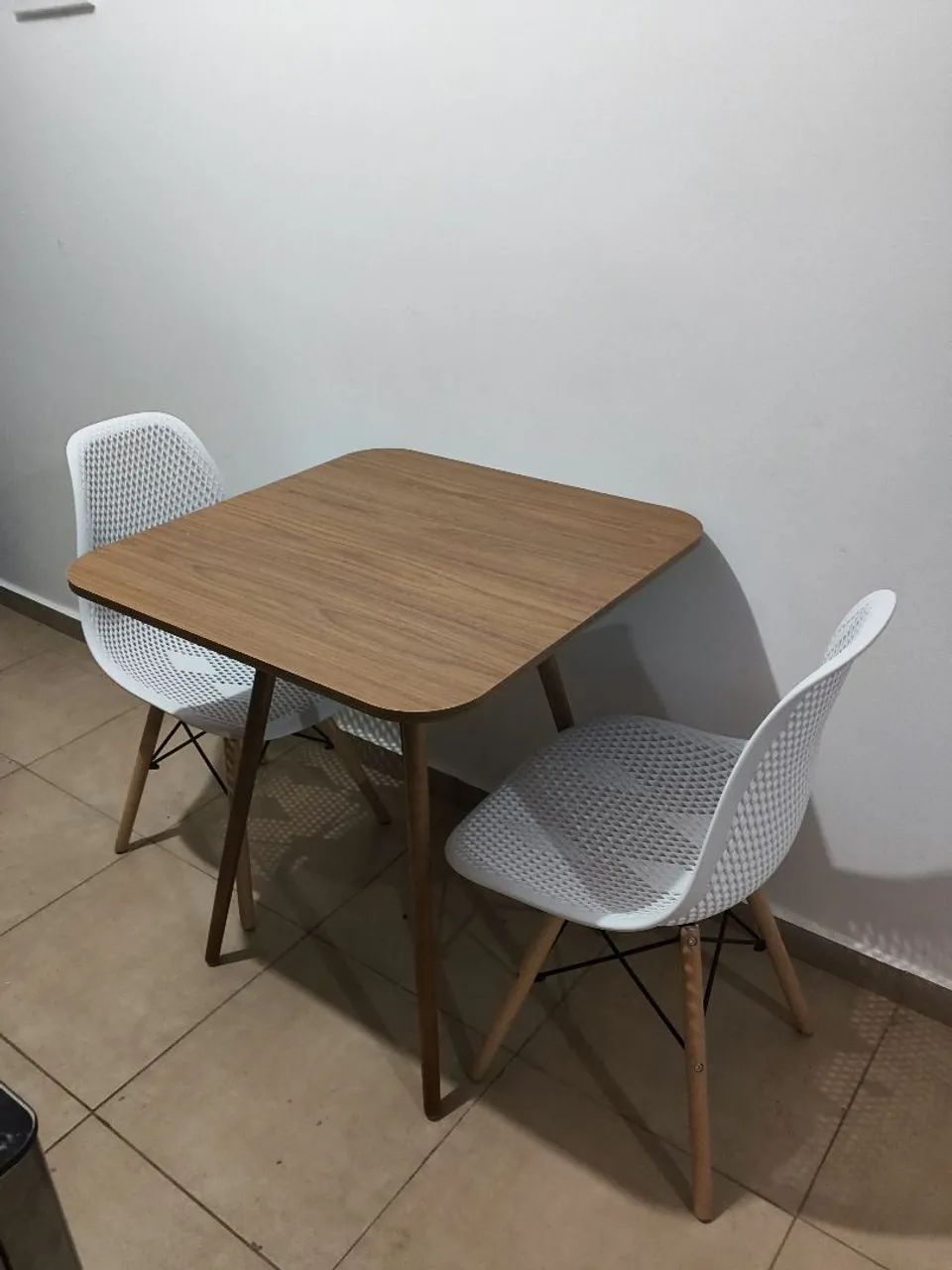 Mesa com 2 cadeiras sem uso - Foto 4
