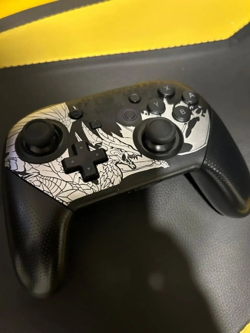 Nintendo Switch OLED + Pro Controller Monster Hunter + SD 256GB - Foto 2