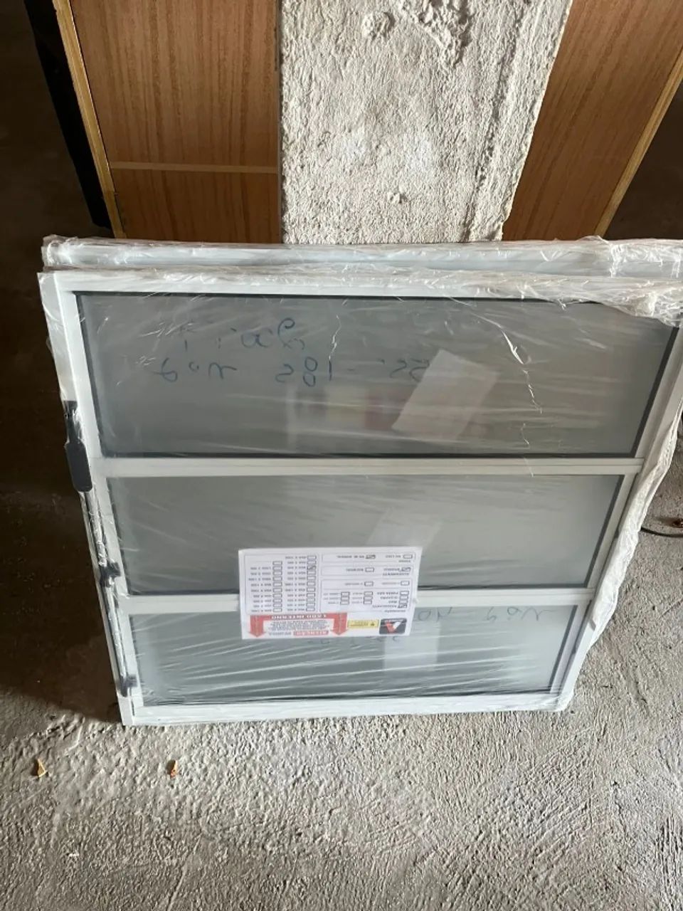 Vitro basculante de aluminio branco  - Foto 4