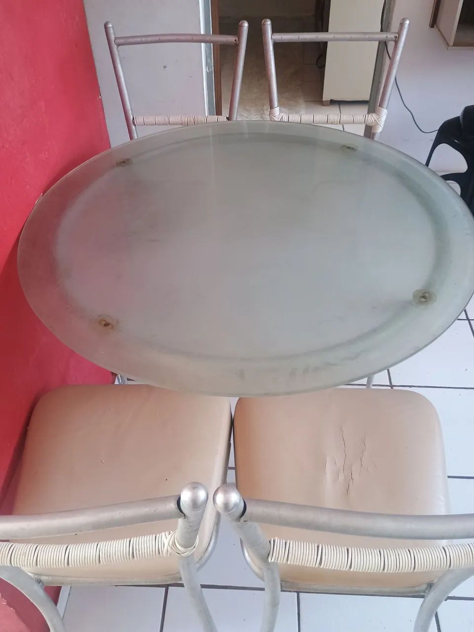 Vendo mesa + cadeiras  - Foto 2