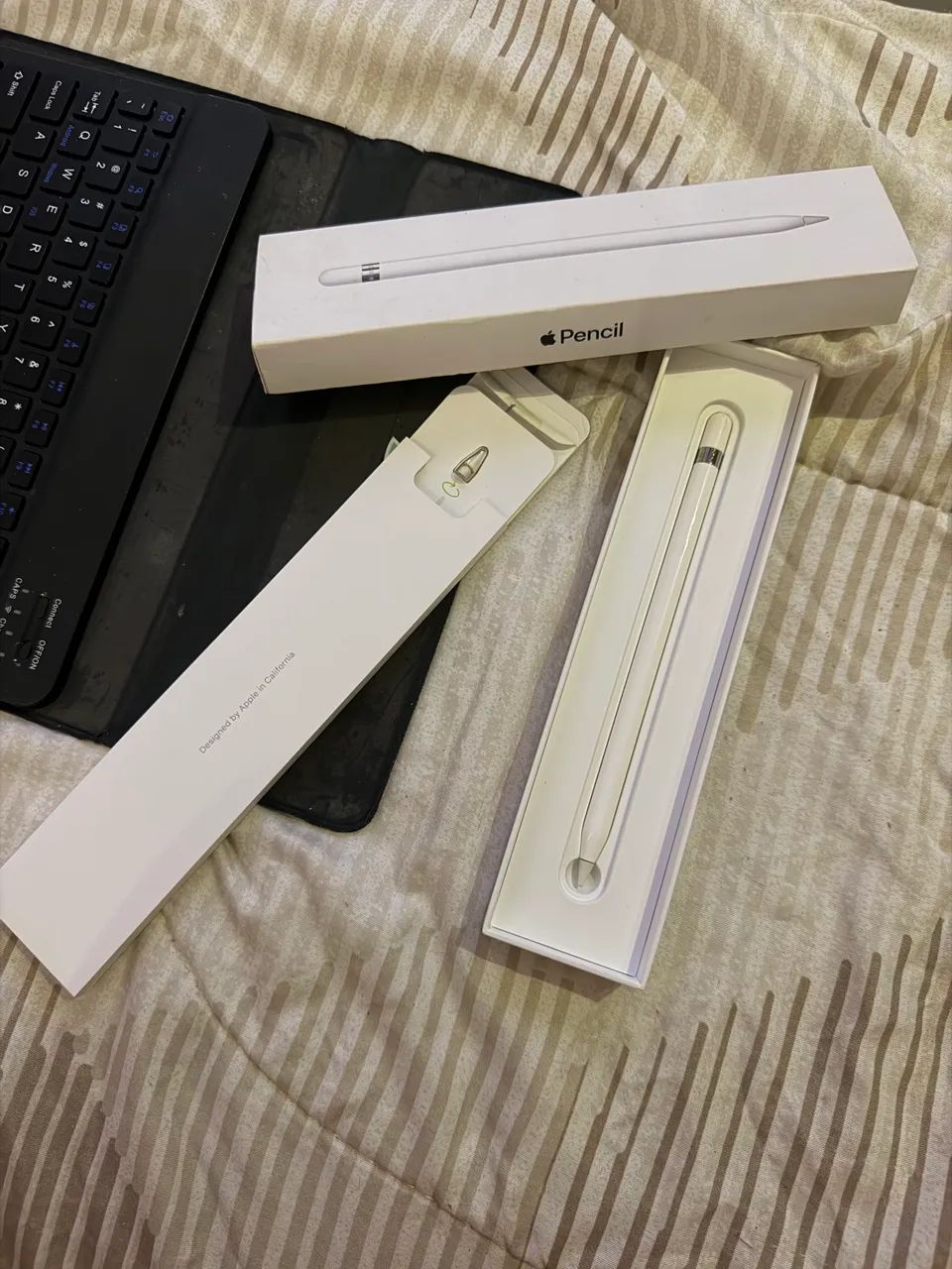 iPad 7, 32GB + Apple Pencil + carregador + capa c/ teclado - Foto 3