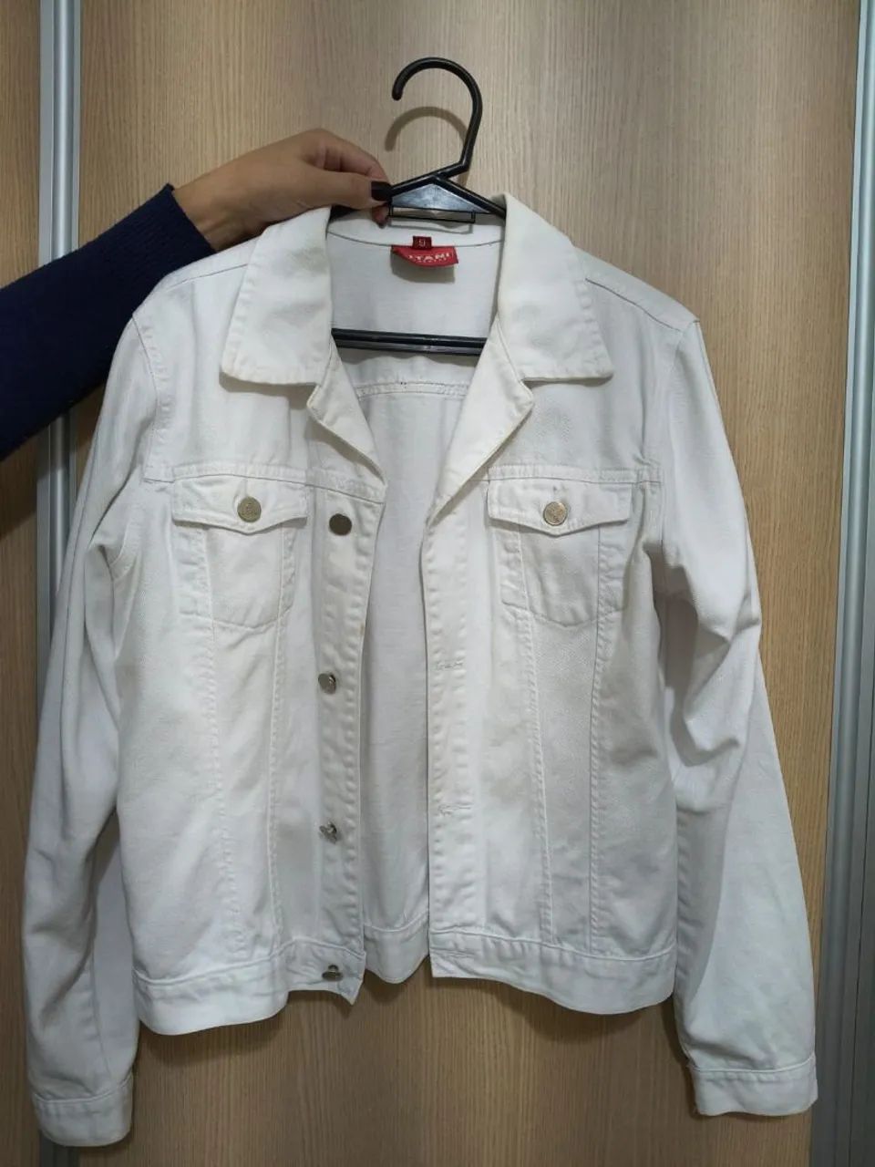 Jaqueta jeans + Blusa azul escuro 