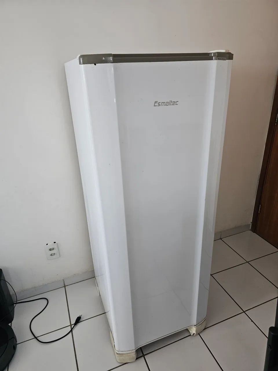 Geladeira esmatec 