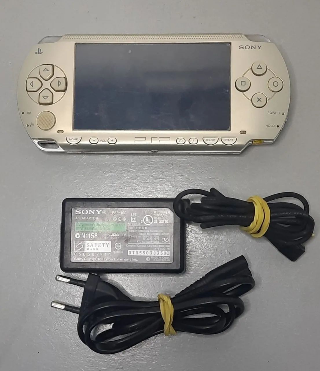 PSP Dourado Champanhe desblok c/ jogos - Consoles de Vídeo Game