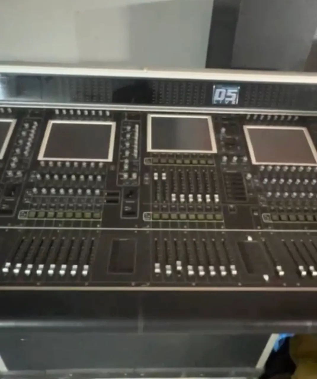 Mesa de Som Digico D5 live