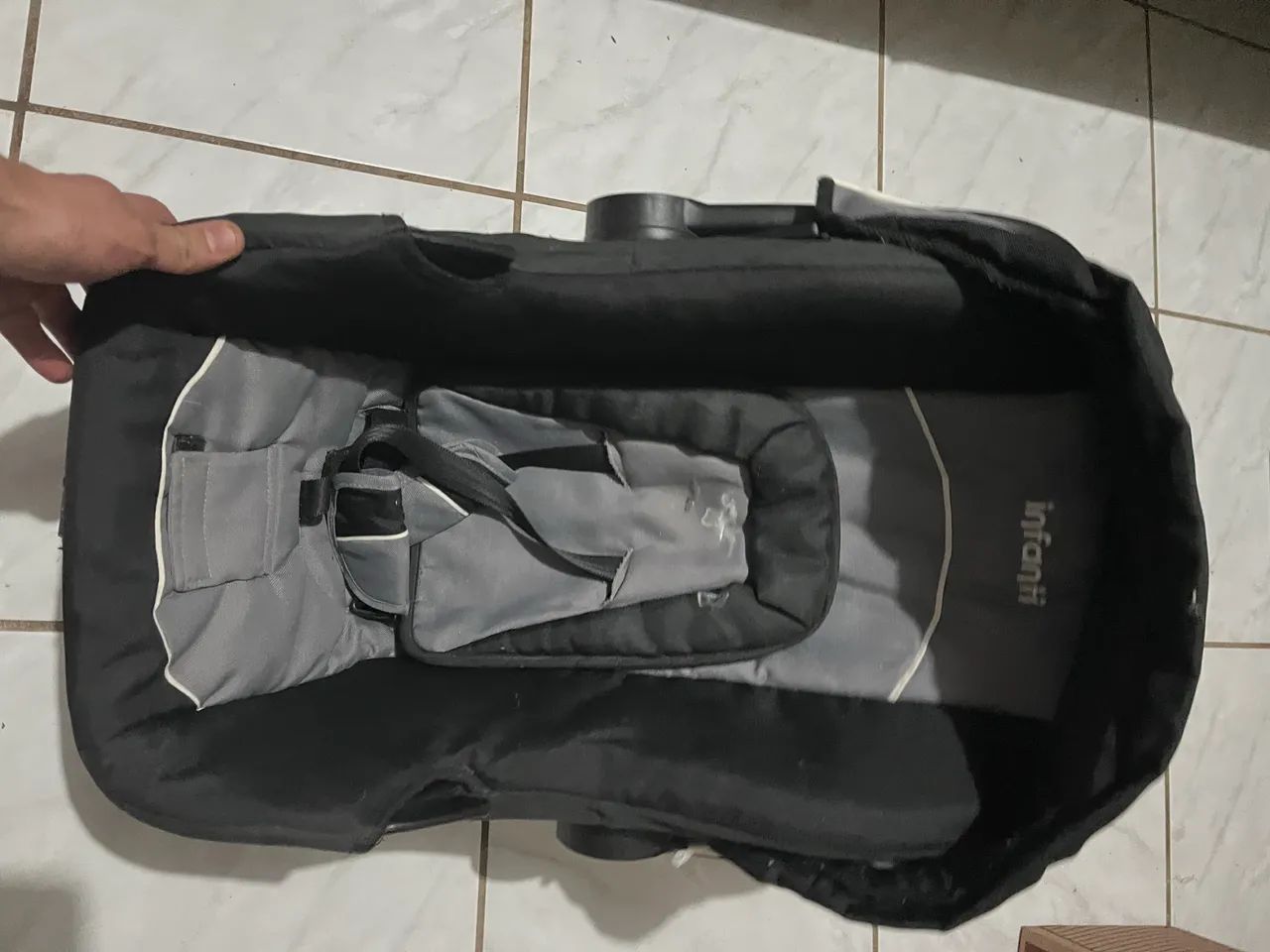 Bebê conforto com base ISOFIX marca INFANTI - Foto 5