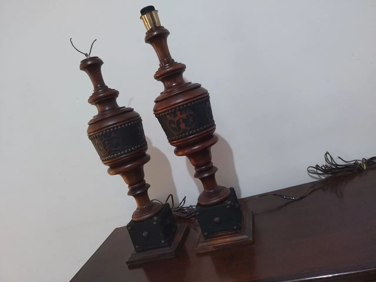 Abajur (base) em madeira e couro  - Foto 5