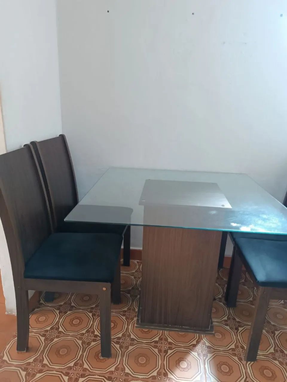 Mesa com 4 cadeiras tampo de vidro - Foto 3