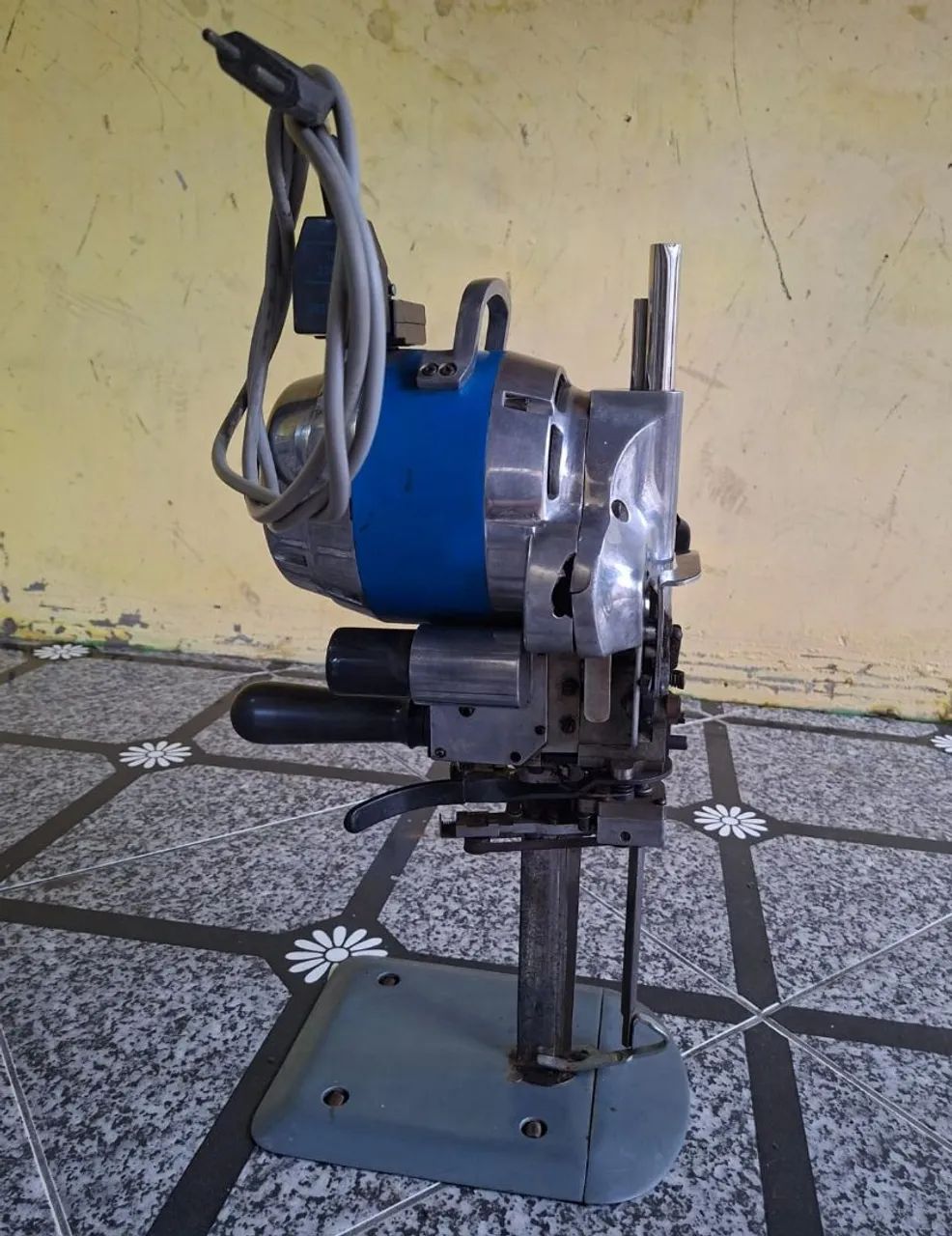 Vende-se máquina de corte de tecido vertical - Foto 4