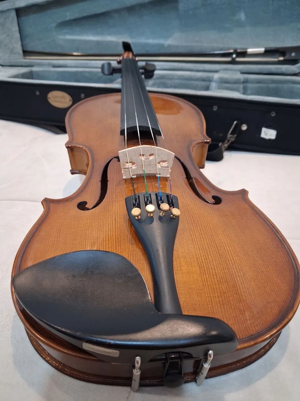 Violino com arco e estojo 