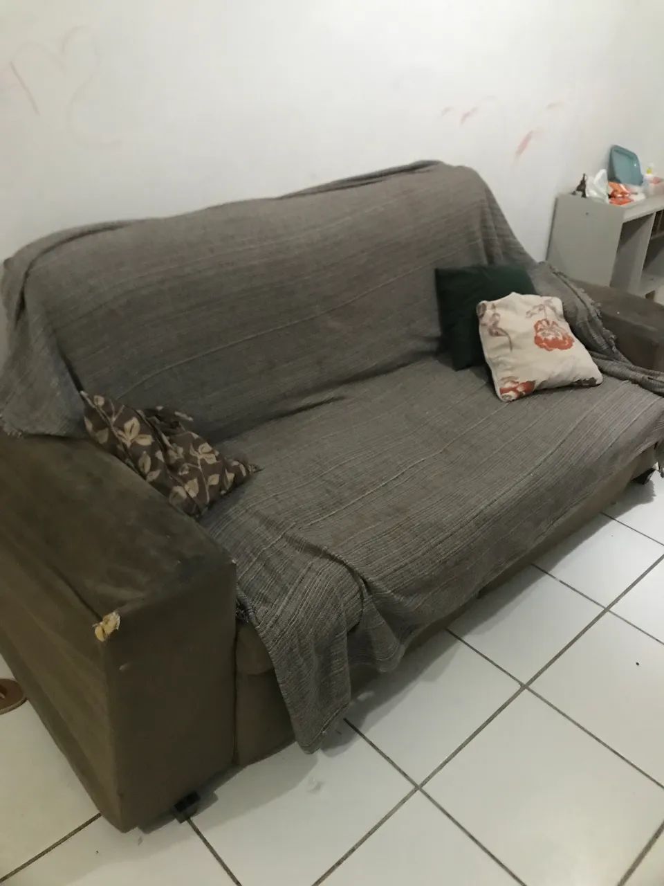 Sofá reclinable y extensible usado64962680764803122