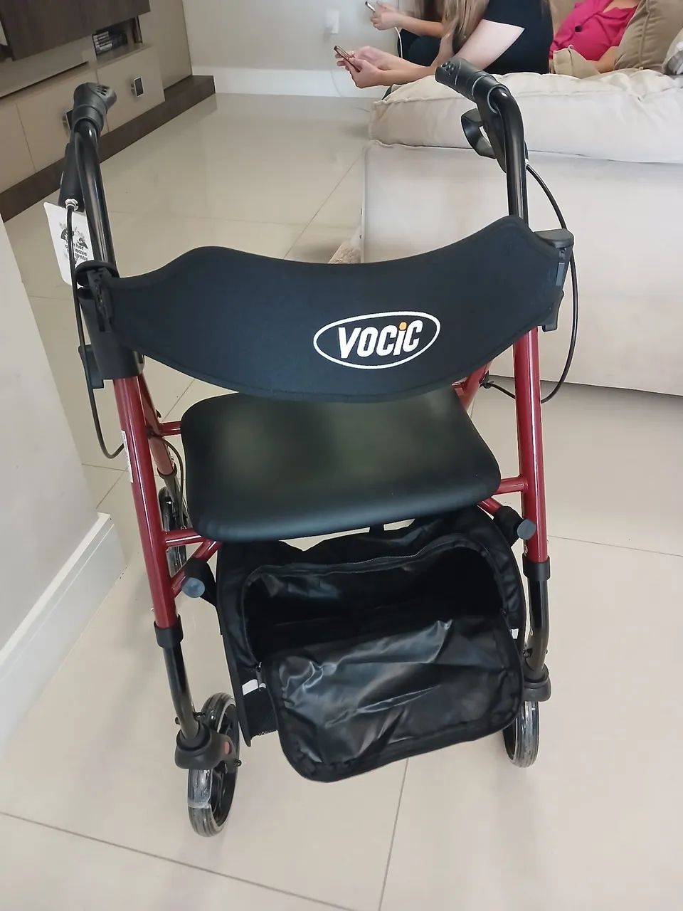 Andador com assento Vocic