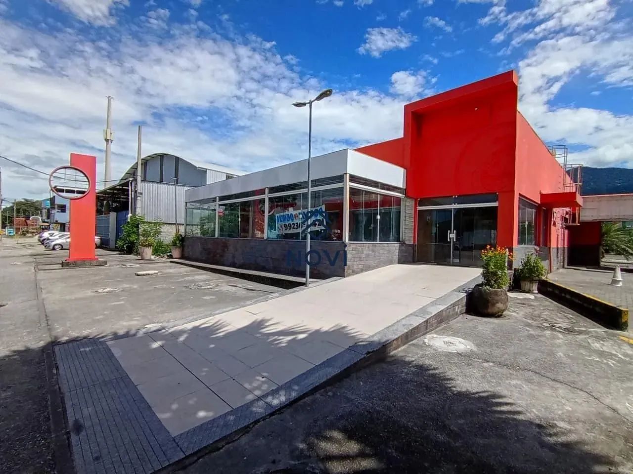 ALUGA-SE GALPÃO COMERCIAL 400m²  EXCELENTE LOCALIZAÇÃO