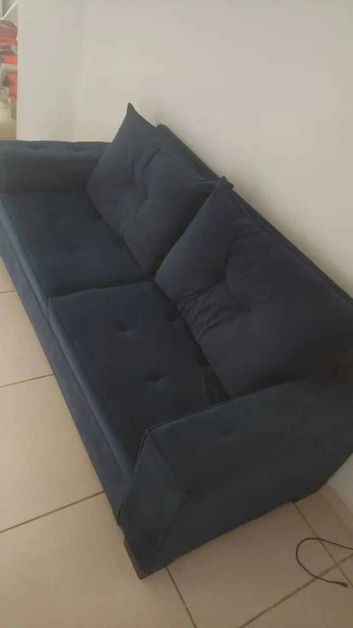 Sofá de veludo semi novo - Foto 2