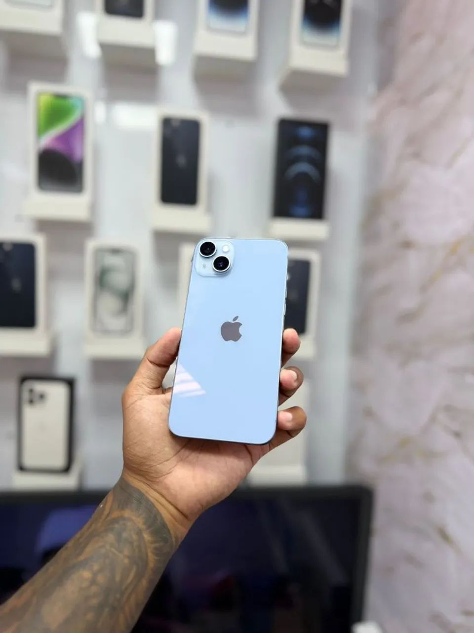 IPHONE 14 PLUS 256GB<br>R$ 2.850,00 MUITO LINDO