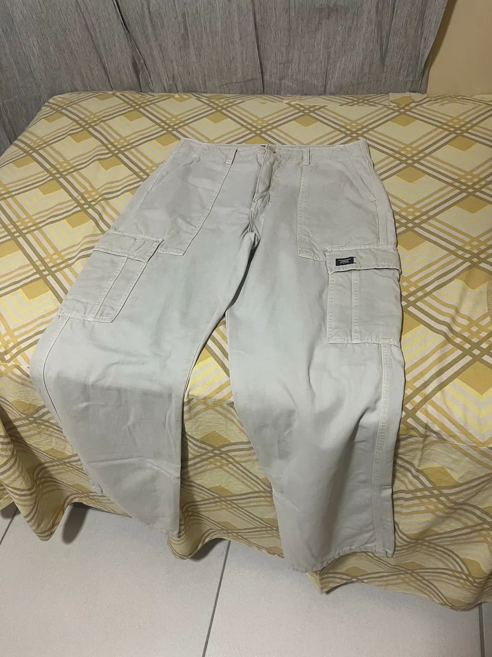 calça cargo bege
