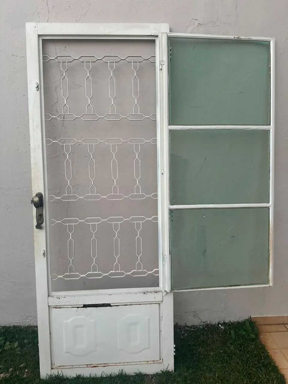 Cadeiras de ferro e porta de ferro - Foto 5