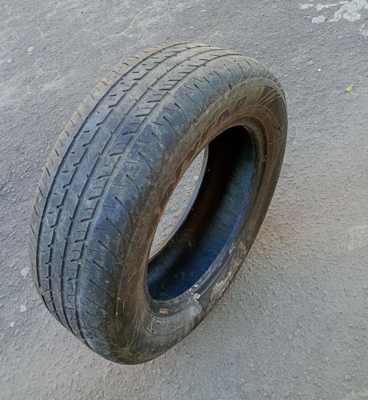 Pneu de carro - Foto 3