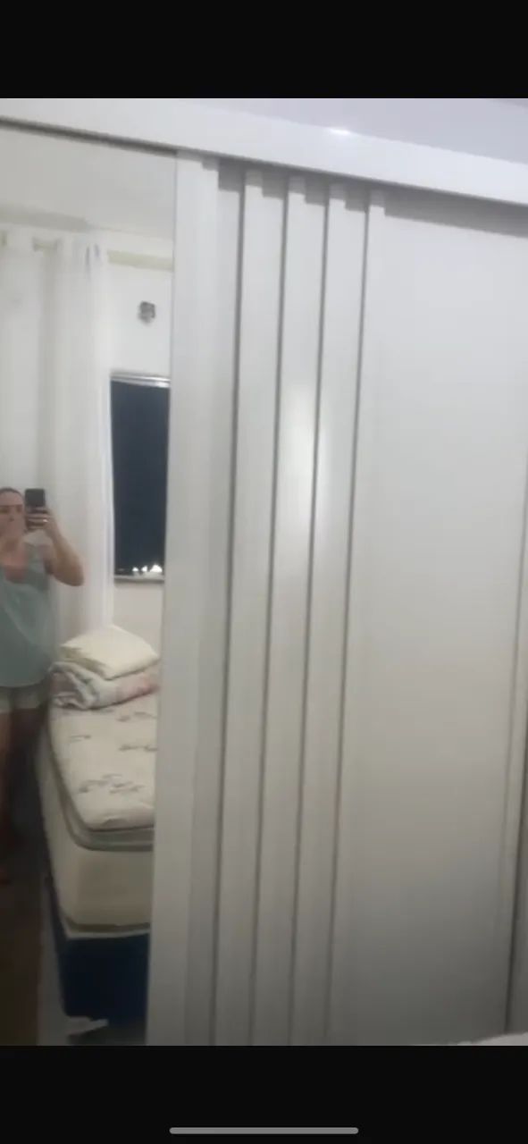 VENDO GURADA-ROUPA 7 meses de uso e SOFÁ