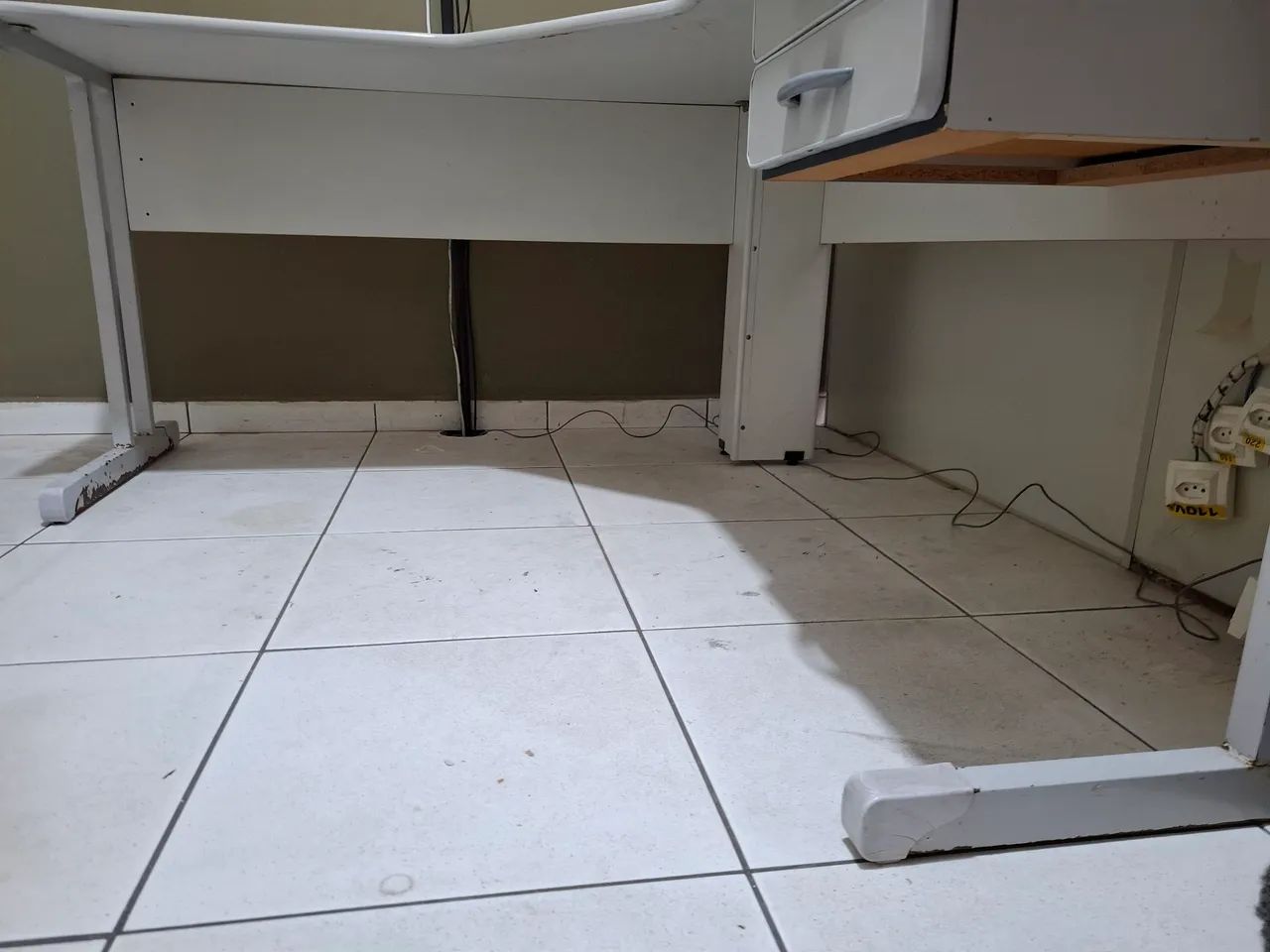 Mesa de escritório em L - Foto 5