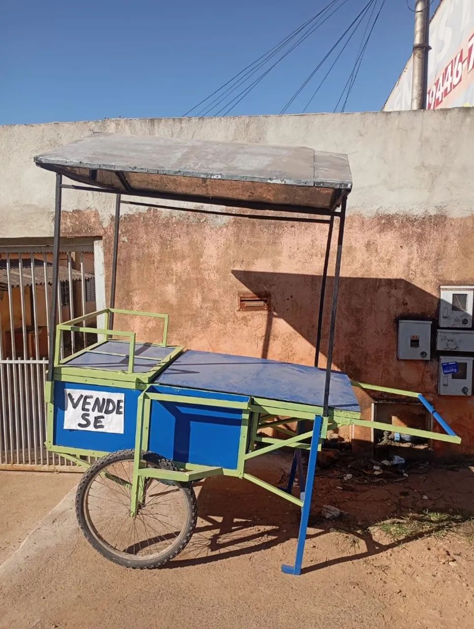 Carrinho de cachorro quente ou venda de ambulante 