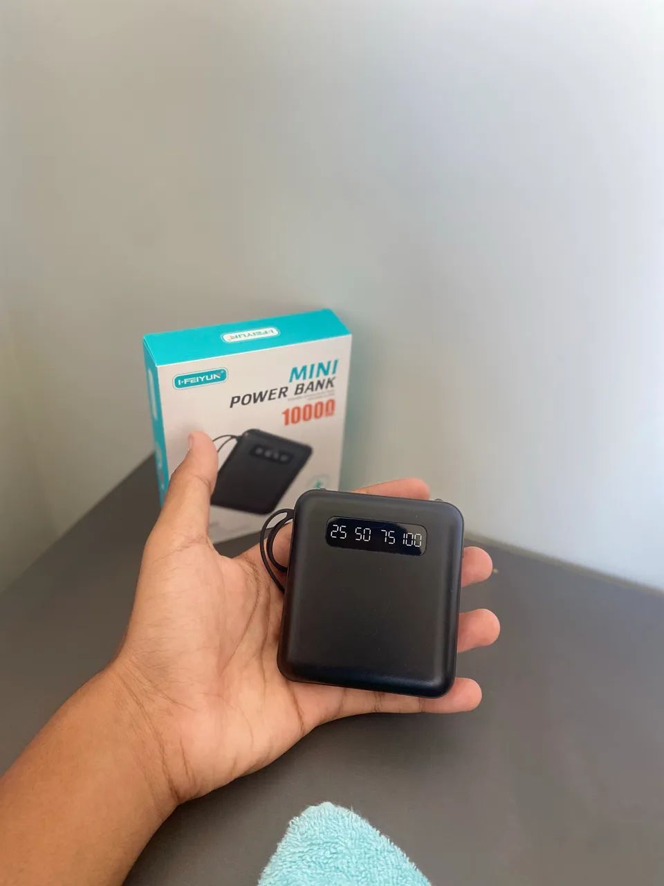 Power Bank 10000mAh Mini I-Feiyun com Cabos Integrados e Display Digital - Foto 2