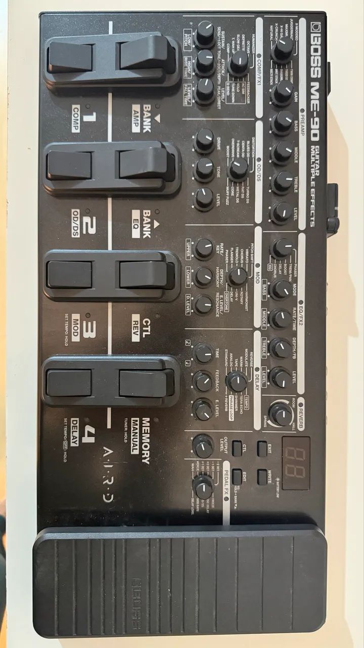 Pedaleira Boss ME-90