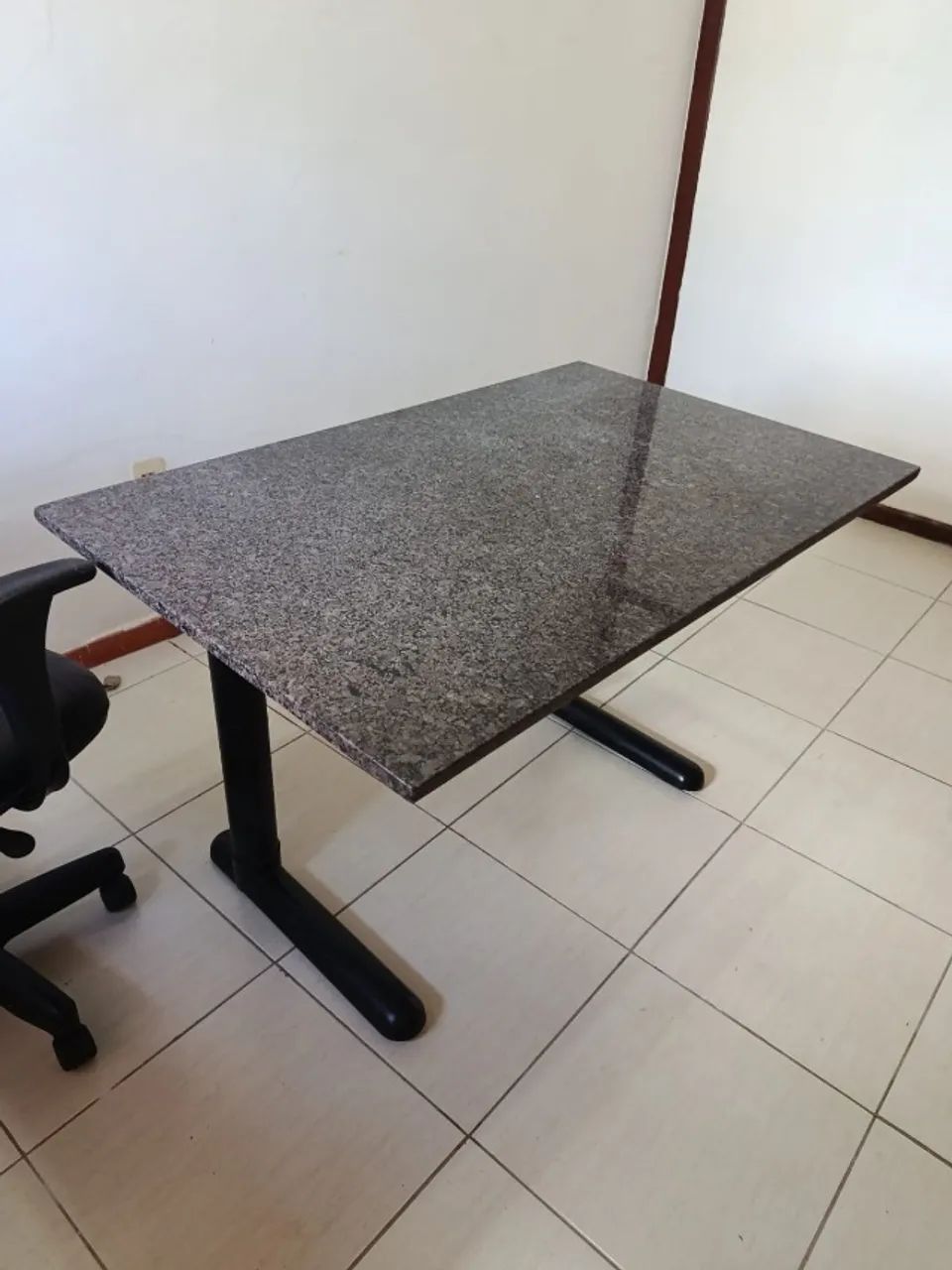 Mesa de trabalho tampo de granito - Foto 3